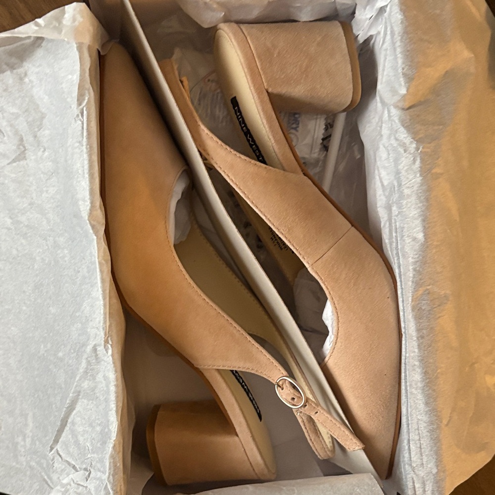 NWT Nine West Kamsee Tan Block Heel Pumps